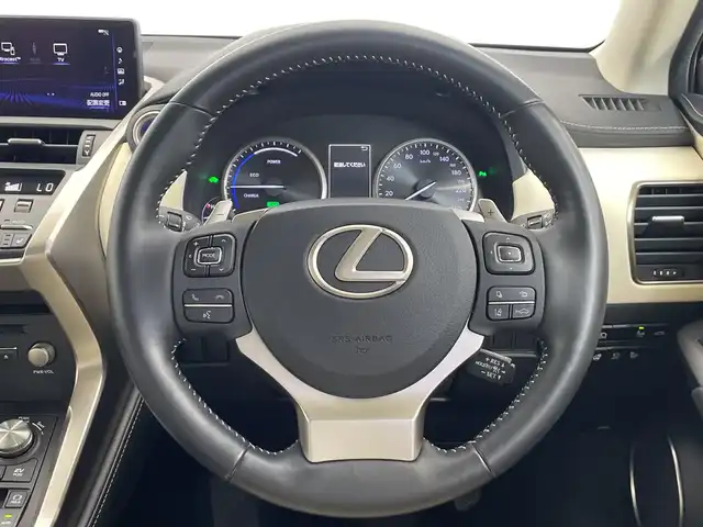 レクサス ＮＸ 300h Iパッケージ 栃木県 2019(平31)年 2.5万km グラファイトブラックガラスフレーク 純正メモリナビ/（CD/DVD/フルセグTV/Bluetooth/SD/USB/AUX）/バックカメラ/サイドカメラ/レクサスセーフティセンス+/BSM/コーナーセンサー/ビルトインETC/ドライブレコーダー/パワーバックドア/合皮シート/前席シートヒーター/運転席メモリーシート/禁煙車/ステアリングヒーター/オートライト/LEDヘッドライト/横滑り防止装置/スマートキー/プッシュスタート/アイドリングストップ/純正18インチアルミホイール/純正フロアマット/パドルシフト/オートブレーキホールド/パーキングサポートアシスト/パーキングサポートブレーキ