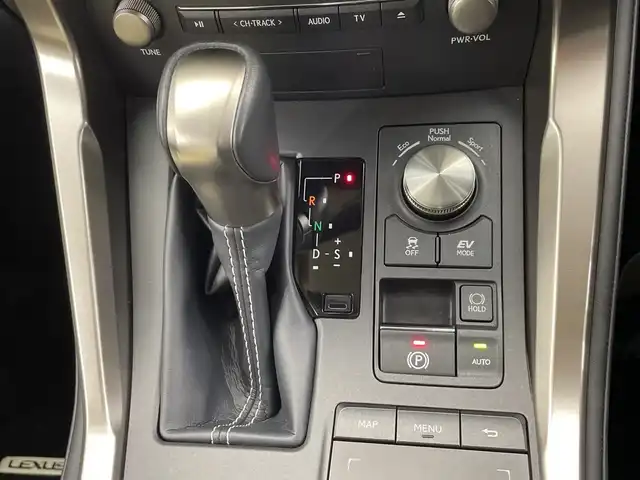 レクサス ＮＸ 300h Iパッケージ 栃木県 2019(平31)年 2.5万km グラファイトブラックガラスフレーク 純正メモリナビ/（CD/DVD/フルセグTV/Bluetooth/SD/USB/AUX）/バックカメラ/サイドカメラ/レクサスセーフティセンス+/BSM/コーナーセンサー/ビルトインETC/ドライブレコーダー/パワーバックドア/合皮シート/前席シートヒーター/運転席メモリーシート/禁煙車/ステアリングヒーター/オートライト/LEDヘッドライト/横滑り防止装置/スマートキー/プッシュスタート/アイドリングストップ/純正18インチアルミホイール/純正フロアマット/パドルシフト/オートブレーキホールド/パーキングサポートアシスト/パーキングサポートブレーキ