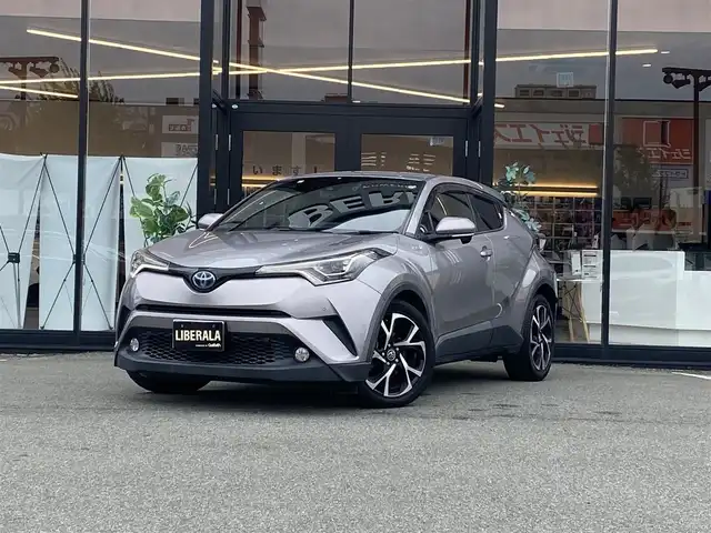 トヨタ Ｃ－ＨＲ G 福岡県 2017(平29)年 7.4万km メタルストリームM ・クルーズコントロール/・純正ナビ/BT/・バックカメラ/・ハーフレザー/シートヒーター/・ドライブレコーダー/・フルセグ/・ETC/・純正18AW