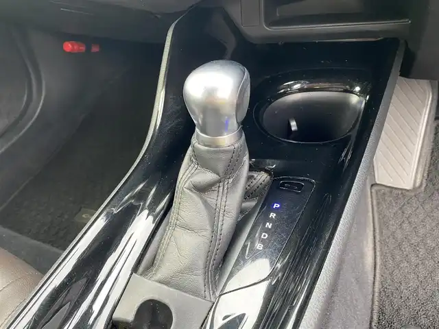 トヨタ Ｃ－ＨＲ G 福岡県 2017(平29)年 7.4万km メタルストリームM ・クルーズコントロール/・純正ナビ/BT/・バックカメラ/・ハーフレザー/シートヒーター/・ドライブレコーダー/・フルセグ/・ETC/・純正18AW