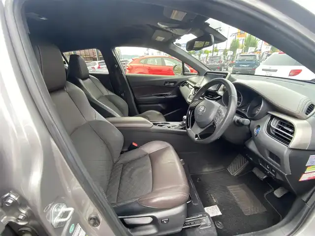トヨタ Ｃ－ＨＲ G 福岡県 2017(平29)年 7.4万km メタルストリームM ・クルーズコントロール/・純正ナビ/BT/・バックカメラ/・ハーフレザー/シートヒーター/・ドライブレコーダー/・フルセグ/・ETC/・純正18AW