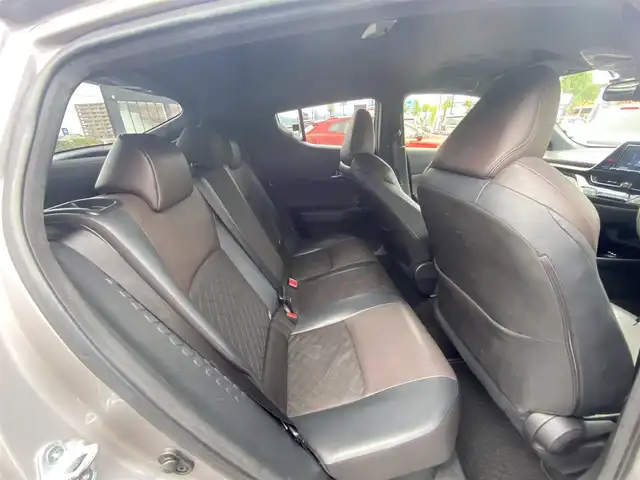 トヨタ Ｃ－ＨＲ G 福岡県 2017(平29)年 7.4万km メタルストリームM ・クルーズコントロール/・純正ナビ/BT/・バックカメラ/・ハーフレザー/シートヒーター/・ドライブレコーダー/・フルセグ/・ETC/・純正18AW
