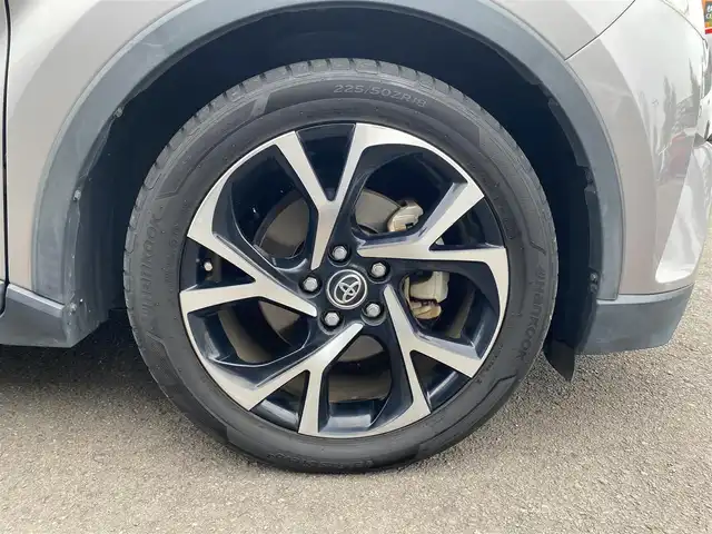 トヨタ Ｃ－ＨＲ G 福岡県 2017(平29)年 7.4万km メタルストリームM ・クルーズコントロール/・純正ナビ/BT/・バックカメラ/・ハーフレザー/シートヒーター/・ドライブレコーダー/・フルセグ/・ETC/・純正18AW