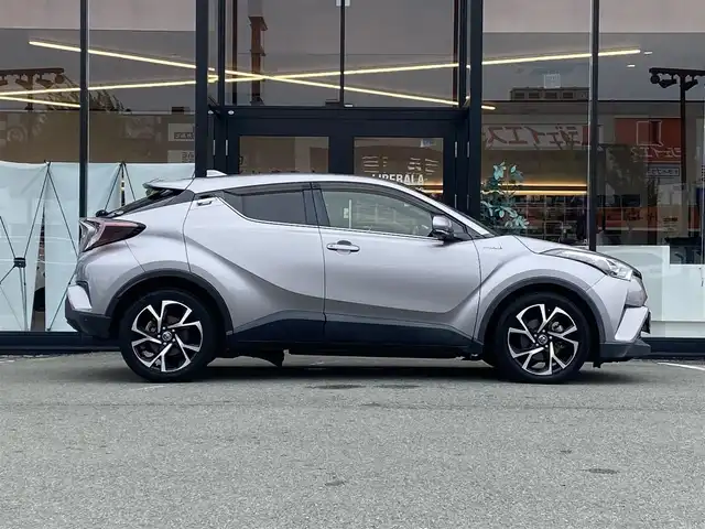 トヨタ Ｃ－ＨＲ G 福岡県 2017(平29)年 7.4万km メタルストリームM ・クルーズコントロール/・純正ナビ/BT/・バックカメラ/・ハーフレザー/シートヒーター/・ドライブレコーダー/・フルセグ/・ETC/・純正18AW