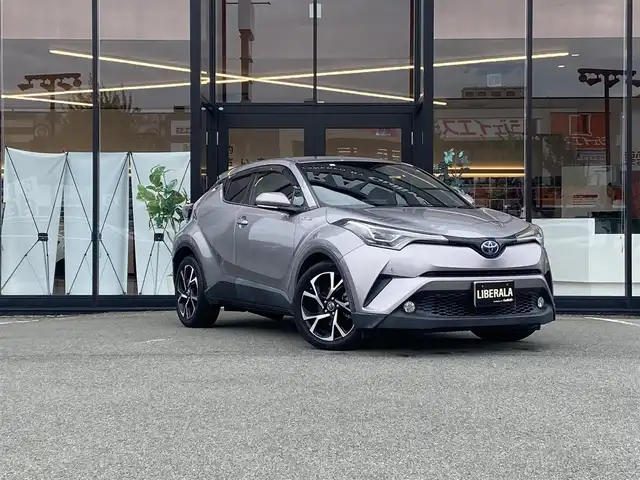 トヨタ Ｃ－ＨＲ G 福岡県 2017(平29)年 7.4万km メタルストリームM ・クルーズコントロール/・純正ナビ/BT/・バックカメラ/・ハーフレザー/シートヒーター/・ドライブレコーダー/・フルセグ/・ETC/・純正18AW