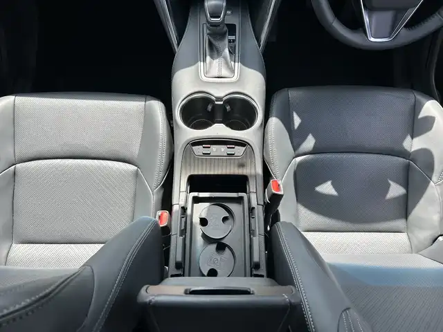 トヨタ ハリアー ハイブリッド Z レザーパッケージ 千葉県 2024(令6)年 1万km プラチナホワイトパールマイカ 純正12.3型ディスプレイオーディオ/(フルセグ/AM/FM/Bluetooth)/JBLプレミアムサウンド/トヨタセーフティーセンス/デジタルインナーミラー/バックカメラ/衝突被害軽減システム/車線逸脱警報/クルーズコントロール/レザーシート/両側パワースライドドア/ハンズフリーオートスライドドア/横滑り防止装置/ETC/アイドリングストップ/LEDヘッドライト/フォグランプ/オートライト/ウィンカーミラー/電動格納ミラー/純正19インチAW/シートヒーター/エアシート/シートリフター/ステアリングヒーター/禁煙車/プッシュスタート/スマートキー/フロアマット/ドアバイザー