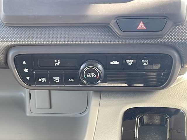 ホンダ Ｎ ＢＯＸ G ホンダセンシング 京都府 2019(令1)年 1万km ルナシルバーM 純正メモリナビ　ワンセグ　バックカメラ　アダプティブクルーズコントロール　レーンキープアシスト　スマートキー　プッシュスタート　ＬＥＤヘッドライト　ビルトインＥＴＣ　禁煙車　ステアリングスイッチ