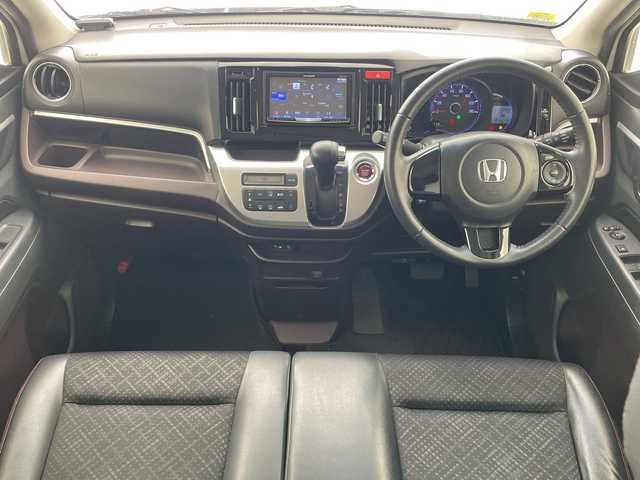 ホンダ Ｎ ＷＧＮ カスタム G Aパッケージ 沖縄県 2013(平25)年 9.3万km プレミアムホワイトパール 社外ナビ　【AVIC-ZH0009】/　(ＣＤ　ＤＶＤ　フルセグＴＶ　Ｂｌｕｅｔｏｏｔｈ　USB)/ドライブレコーダー前方/ＥＴＣ/クルーズコントロール/ハーフレザーシート/革巻きステアリング/ＨＩＤヘッドライト/純正フロアマット/プッシュスタート/スマートキー/スペアキー有り/純正14インチアルミホイール