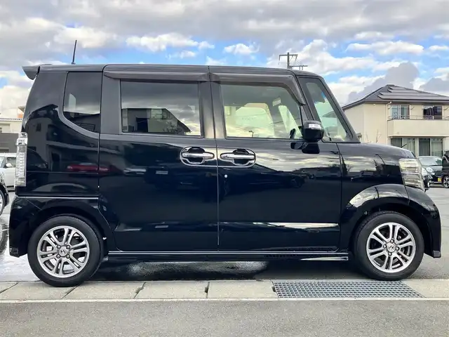 ホンダ Ｎ ＢＯＸ カスタム SSパッケージ 静岡県 2014(平26)年 6.9万km スマートブラック エンジンスタートボタン/パワーステアリング/パワーウィンドウ/アイドリングストップ/スマートキー/スペアキー1本/オートエアコン/取扱説明書/ETC/メモリナビ/ドライブレコーダー/ベンチシート/布シート/両側パワスラ/フロアマット/純正アルミホイール/ABS/横滑り防止装置/オートライト/キセノン/Ｗ+サイドエアバッグ/衝突軽減システム/カーテンエアバッグ