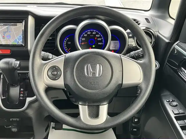 ホンダ Ｎ ＢＯＸ カスタム SSパッケージ 静岡県 2014(平26)年 6.9万km スマートブラック エンジンスタートボタン/パワーステアリング/パワーウィンドウ/アイドリングストップ/スマートキー/スペアキー1本/オートエアコン/取扱説明書/ETC/メモリナビ/ドライブレコーダー/ベンチシート/布シート/両側パワスラ/フロアマット/純正アルミホイール/ABS/横滑り防止装置/オートライト/キセノン/Ｗ+サイドエアバッグ/衝突軽減システム/カーテンエアバッグ