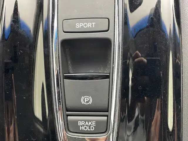 ホンダ ヴェゼル ハイブリッド Z 群馬県 2015(平27)年 6万km クリスタルブラックパール 純正8型ナビ　バックカメラ　ローダウン　衝突被害軽減ブレーキ　クルーズコントロール　パドルシフト　ETC　シートヒーター　電動サイドブレーキ　ルーフレール　LEDライト　オートライト　スマートキー 　禁煙車