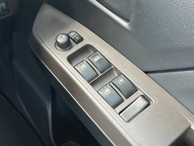 トヨタ ルーミー X 三重県 2022(令4)年 5.1万km パールホワイトⅢ 純正ナビ/バックカメラ/コーナーセンサー/ビルトインＥＴＣ/片側パワースライドドア/前方ドライブレコーダー/フロアマット/オートライト/衝突軽減ブレーキ/アイドリングストップ/横滑り防止/電動格納ミラー/禁煙車