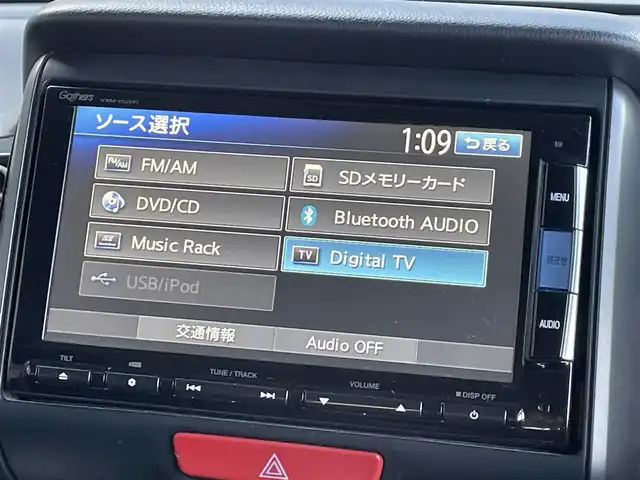 ホンダ Ｎ ＢＯＸ カスタム G Lパッケージ 滋賀県 2014(平26)年 3.5万km プレミアムホワイトパールⅡ 純正7インチナビ/【Bluetooth/CD/DVD/フルセグTV】/両側パワースライドドア/バックカメラ/衝突被害軽減ブレーキ/HIDヘッドライト/オートライト/後席ロールサンシェード/純正フロアマット/ドアバイザー/プッシュスタート/スマートキー/ステアリングリモコン