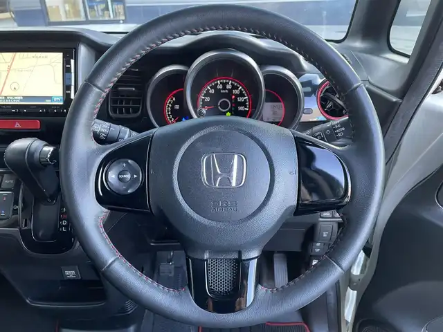 ホンダ Ｎ ＢＯＸ カスタム G Lパッケージ 滋賀県 2014(平26)年 3.5万km プレミアムホワイトパールⅡ 純正7インチナビ/【Bluetooth/CD/DVD/フルセグTV】/両側パワースライドドア/バックカメラ/衝突被害軽減ブレーキ/HIDヘッドライト/オートライト/後席ロールサンシェード/純正フロアマット/ドアバイザー/プッシュスタート/スマートキー/ステアリングリモコン