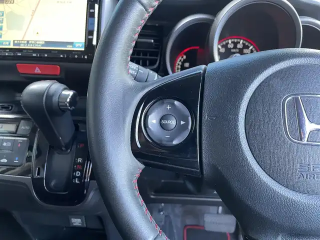 ホンダ Ｎ ＢＯＸ カスタム G Lパッケージ 滋賀県 2014(平26)年 3.5万km プレミアムホワイトパールⅡ 純正7インチナビ/【Bluetooth/CD/DVD/フルセグTV】/両側パワースライドドア/バックカメラ/衝突被害軽減ブレーキ/HIDヘッドライト/オートライト/後席ロールサンシェード/純正フロアマット/ドアバイザー/プッシュスタート/スマートキー/ステアリングリモコン