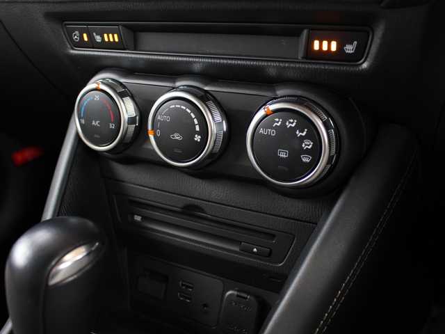 マツダ ＣＸ－３ 20S Lパッケージ 愛知県 2018(平30)年 1.7万km ソウルレッドクリスタルM ワンオーナー車/後期モデル/スマートキー＆プッシュスタート/マツダコネクトSDナビ/Bluetoothオーディオ/SD/USB/メーカーオプションフルセグTV＋CD/DVD/メーカーオプション360°ビューモニター＋/フロントパーキングセンサー/専用ホワイトレザーシート＆ホワイトインテリア/純正18インチアルミホイール/ヘッドアップディスプレイ/スマートシティブレーキサポート/レーダークルーズコントロール/パドルシフト/純正LEDヘッドランプ＆LEDフォグ/前席シートヒーター/電動パーキングブレーキ/取説/ナビ取説/保証書/スペアキーあり