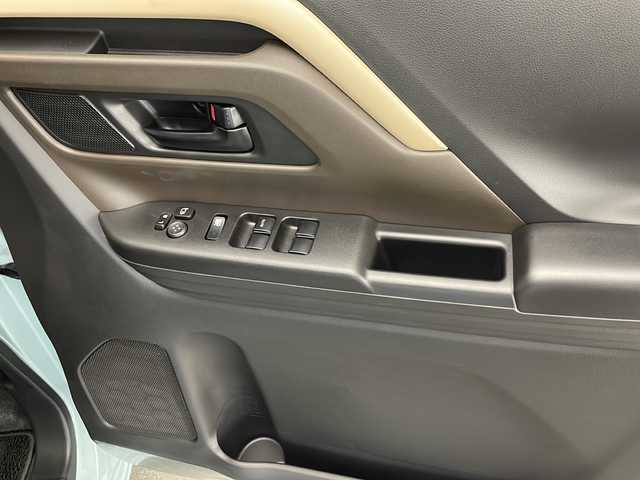 スズキ スペーシア HYBRID X 宮崎県 2023(令5)年 0.1万km未満 オフブルーM デジタルスピードメーター&マルチインフォメーションディスプレイ/デュアルセンサーブレーキサポートII/コーナーセンサー/両側パワースライドドア/前席シートヒーター/後席マルチユースフラップ/電動格納ミラー/ステアリングスイッチ/アイドリングストップ/ロールサンシェード/純正フロアマット/プッシュスタート