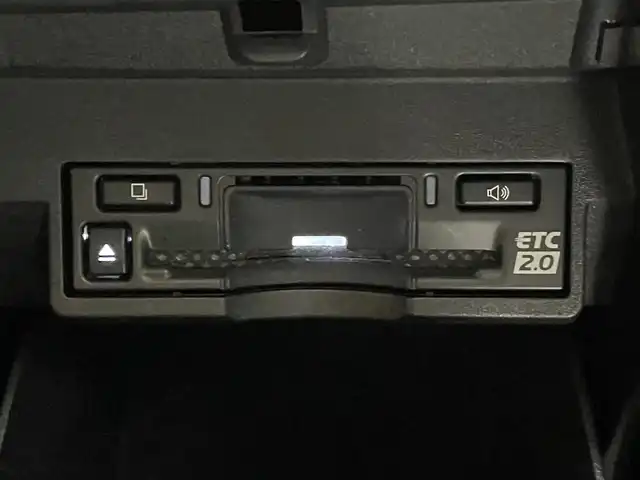 レクサス ＮＸ 350h バージョンL 大阪府 2023(令5)年 1.3万km グラファイトブラックガラスフレーク Lexus Safety System＋/　・プリクラッシュセーフティ　PCS/　・レーントレーシングアシスト　LTA/　・レーンディパーチャーアラート　LDA/　・レーダークルーズコントロール(全車速追従機能付き)/　・オートマチックハイビーム　AHB/　・ロードサインアシスト　RSA/　・ドライバー異常システム/　・フロントトラフィックアラート　FTA/　・発信遅れ告知機能/アドバンストパーク/純正14インチナビ/　Bluetooth/AM/FM/フルセグTV/パノラミックビューモニター/バックカメラ/サイドカメラ/フロントカメラ/デジタルインナーミラー/パノラマルーフ/三眼フルLEDヘッドライト/オートライト/フォグランプ/レザーシート茶/運転席ポジションメモリー付パワーシート/シートヒーター/シートクーラー/パーキングサポートブレーキ　PSB/ブラインドスポットモニター　BSM/スマートキー/パドルシフト/ビルトインETC2.0