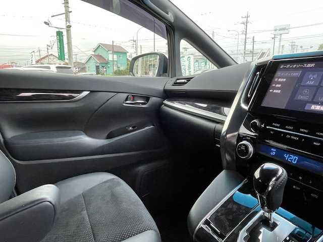 トヨタ アルファード S タイプゴールド 静岡県 2020(令2)年 5.2万km ホワイトパールクリスタルシャイン ●純正ナビ/(フルセグ/CD/DVD/Bluetooth)/(17TDT1JP-CA31)/●バックカメラ/●衝突被害軽減システム/●レーンキープアシスト/●ブラインドスポットモニター/●レーダークルーズコントロール/●電動パーキングブレーキ/●オートブレーキホールド/●純正フリップダウンモニター/●ＬＥＤライト＆フォグライト/●オートライト/●オートハイビーム/●革巻きステアリング/●ステアリングスイッチ/●ETC/●前方ドライブレコーダー/●Wサンルーフ/●デジタルルームミラー/●後席オットマン/●革巻きステアリング/●ステアリングスイッチ/●W＋サイドエアバックSRS＋ABS/●保証書/●取扱説明書