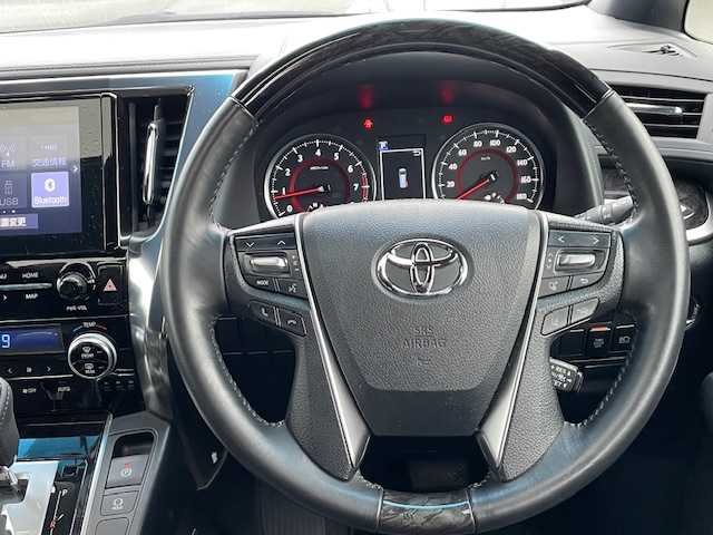 トヨタ アルファード S タイプゴールド 静岡県 2020(令2)年 5.2万km ホワイトパールクリスタルシャイン ●純正ナビ/(フルセグ/CD/DVD/Bluetooth)/(17TDT1JP-CA31)/●バックカメラ/●衝突被害軽減システム/●レーンキープアシスト/●ブラインドスポットモニター/●レーダークルーズコントロール/●電動パーキングブレーキ/●オートブレーキホールド/●純正フリップダウンモニター/●ＬＥＤライト＆フォグライト/●オートライト/●オートハイビーム/●革巻きステアリング/●ステアリングスイッチ/●ETC/●前方ドライブレコーダー/●Wサンルーフ/●デジタルルームミラー/●後席オットマン/●革巻きステアリング/●ステアリングスイッチ/●W＋サイドエアバックSRS＋ABS/●保証書/●取扱説明書