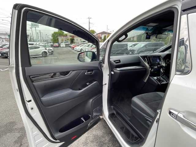 トヨタ アルファード S タイプゴールド 静岡県 2020(令2)年 5.2万km ホワイトパールクリスタルシャイン ●純正ナビ/(フルセグ/CD/DVD/Bluetooth)/(17TDT1JP-CA31)/●バックカメラ/●衝突被害軽減システム/●レーンキープアシスト/●ブラインドスポットモニター/●レーダークルーズコントロール/●電動パーキングブレーキ/●オートブレーキホールド/●純正フリップダウンモニター/●ＬＥＤライト＆フォグライト/●オートライト/●オートハイビーム/●革巻きステアリング/●ステアリングスイッチ/●ETC/●前方ドライブレコーダー/●Wサンルーフ/●デジタルルームミラー/●後席オットマン/●革巻きステアリング/●ステアリングスイッチ/●W＋サイドエアバックSRS＋ABS/●保証書/●取扱説明書