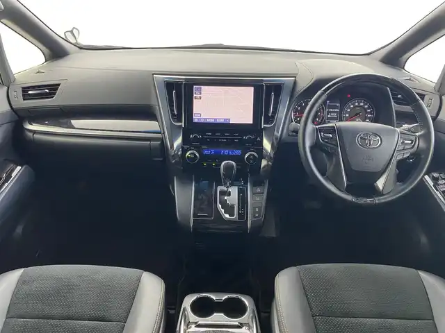 トヨタ アルファード S タイプゴールド 福井県 2020(令2)年 5.2万km ホワイトパールクリスタルシャイン サンルーフ/デジタルルームミラー/純正フリップダウンモニター/純正ナビ/【フルセグ/CD/DVD/Bluetooth】/バックカメラ/ETC/衝突被害軽減システム/レーンキープアシスト/ブラインドスポットモニター/レーダークルーズコントロール/電動パーキングブレーキ/オートブレーキホールド/ＬＥＤライト＆フォグライト/オートライト/オートハイビーム/革巻きステアリング/ステアリングスイッチ/前方ドライブレコーダー/後席オットマン/革巻きステアリング/ステアリングスイッチ/W＋サイドエアバックSRS＋ABS/保証書/取扱説明書