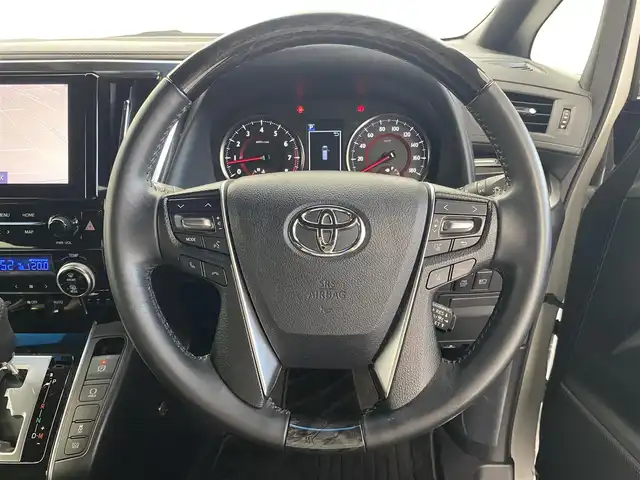 トヨタ アルファード S タイプゴールド 福井県 2020(令2)年 5.2万km ホワイトパールクリスタルシャイン サンルーフ/デジタルルームミラー/純正フリップダウンモニター/純正ナビ/【フルセグ/CD/DVD/Bluetooth】/バックカメラ/ETC/衝突被害軽減システム/レーンキープアシスト/ブラインドスポットモニター/レーダークルーズコントロール/電動パーキングブレーキ/オートブレーキホールド/ＬＥＤライト＆フォグライト/オートライト/オートハイビーム/革巻きステアリング/ステアリングスイッチ/前方ドライブレコーダー/後席オットマン/革巻きステアリング/ステアリングスイッチ/W＋サイドエアバックSRS＋ABS/保証書/取扱説明書