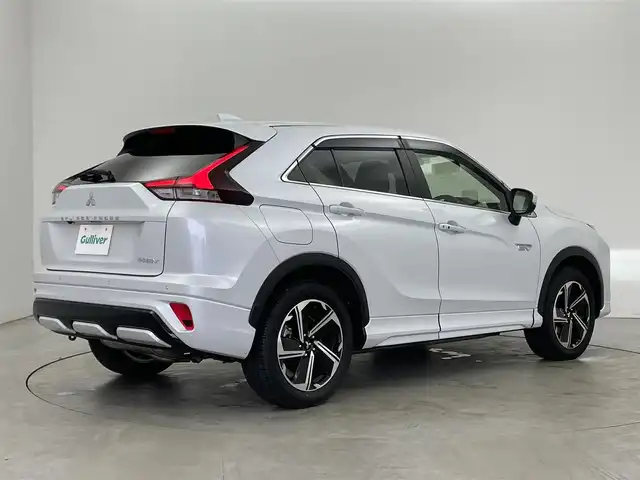 三菱 エクリプス クロス ＰＨＥＶ P 埼玉県 2022(令4)年 0.8万km ホワイトダイヤモンド 純正ナビ/・スマートフォン連携ナビゲーション/・Bluetoothオーディオ/USBオーディオ/フルセグTV/・Apple CarPlay/AndroidAuto/マルチアラウンドモニター/マイパイロット/・レーダークルーズコントロール/パワーシート（運転席）/シートヒーター（前席）/ブラインドスポットモニター/ヘッドアップディスプレイ/スペアキー1本