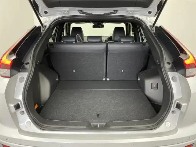 三菱 エクリプス クロス ＰＨＥＶ P 埼玉県 2022(令4)年 0.8万km ホワイトダイヤモンド 純正ナビ/・スマートフォン連携ナビゲーション/・Bluetoothオーディオ/USBオーディオ/フルセグTV/・Apple CarPlay/AndroidAuto/マルチアラウンドモニター/マイパイロット/・レーダークルーズコントロール/パワーシート（運転席）/シートヒーター（前席）/ブラインドスポットモニター/ヘッドアップディスプレイ/スペアキー1本