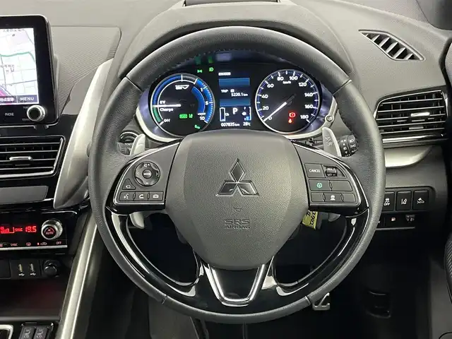 三菱 エクリプス クロス ＰＨＥＶ P 埼玉県 2022(令4)年 0.8万km ホワイトダイヤモンド 純正ナビ/・スマートフォン連携ナビゲーション/・Bluetoothオーディオ/USBオーディオ/フルセグTV/・Apple CarPlay/AndroidAuto/マルチアラウンドモニター/マイパイロット/・レーダークルーズコントロール/パワーシート（運転席）/シートヒーター（前席）/ブラインドスポットモニター/ヘッドアップディスプレイ/スペアキー1本
