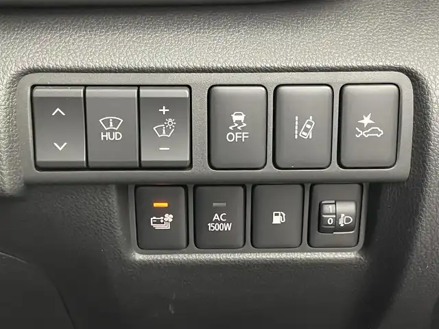 三菱 エクリプス クロス ＰＨＥＶ P 埼玉県 2022(令4)年 0.8万km ホワイトダイヤモンド 純正ナビ/・スマートフォン連携ナビゲーション/・Bluetoothオーディオ/USBオーディオ/フルセグTV/・Apple CarPlay/AndroidAuto/マルチアラウンドモニター/マイパイロット/・レーダークルーズコントロール/パワーシート（運転席）/シートヒーター（前席）/ブラインドスポットモニター/ヘッドアップディスプレイ/スペアキー1本