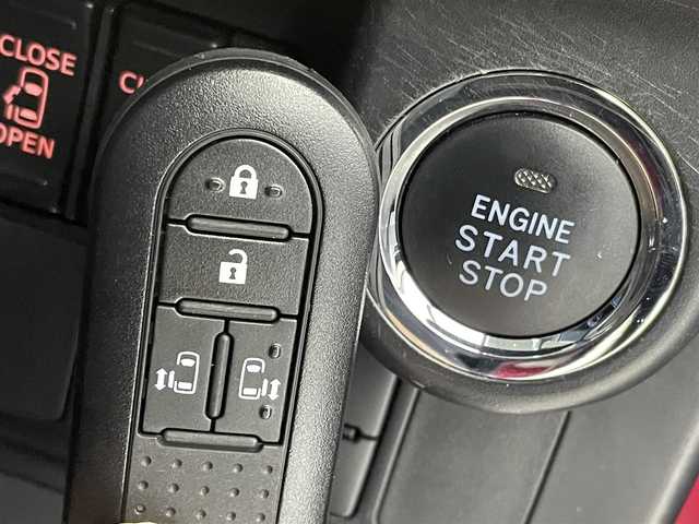 トヨタ ルーミー カスタムG 群馬県 2020(令2)年 3万km マゼンタベリーマイカM 社外７インチナビ　パノラマモニター　両側パワースライドドア　クルーズコントロール　ＬＥＤライト　シートヒーター　純正１４インチＡＷ　ステアリングリモコン　スマートキー　ＥＴＣ　ドラレコ　禁煙車