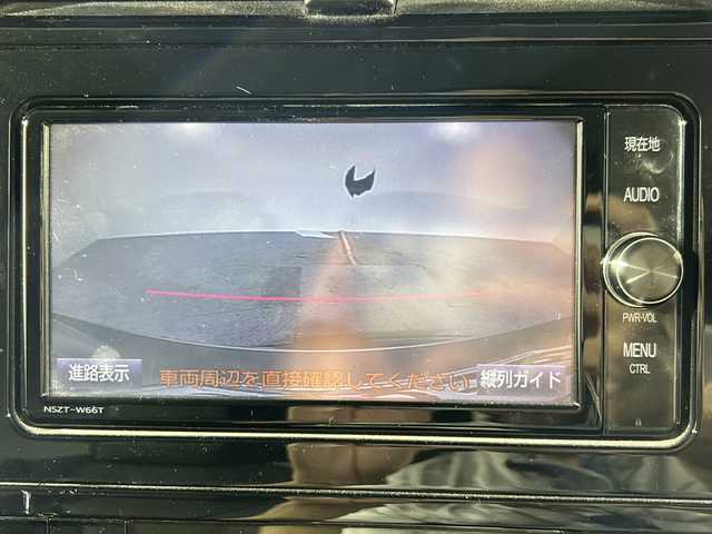 トヨタ プリウス A ツーリングセレクション 沖縄県 2017(平29)年 5.6万km スティールブロンドM 禁煙車/ワンオーナー/純正ナビ（NSZT-W66T）/　フルセグ Bluetooth DVD再生 CD/純正ドライブレコーダー/プリクラッシュセーフティ/レーダークルーズコントロール/ブラインドスポットモニター/ヘッドアップディスプレイ/オートマチックハイビーム/オートLEDヘッドライト/バックカメラ/レザーシート/前席シートヒーター/革巻きステアリング/ステアリングスイッチ/プッシュスタート/スマートキー/純正フロアマット/ドアバイザー/純正アルミホイール