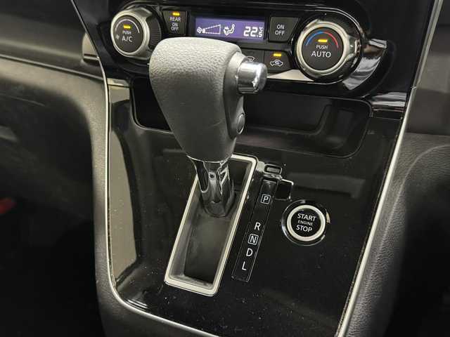 日産 セレナ ハイウェイスター V 三重県 2020(令2)年 7.9万km ダイヤモンドブラック S-HYBRID/FF/インパネCVT/純正 10インチナビ MM519D-L/（iPod/SD/FM/AM/TV/USB/Bluetooth/CD/DVD/Blu-ray/MUSIC STOCKER/ドラレコ）/純正 11インチ 後席モニター/インテリジェント アラウンドビューモニター（移動物検知機能付）/両側ハンズフリースライドドア/ドライブレコーダー 前方/ビルトイン ETC/安全装備/【OP】セーフティパックA/・インテリジェント エマージェンシーブレーキ/・インテリジェント FCW（前方衝突予測警報）/・インテリジェント DA（ふらつき警報）/・インテリジェント BSI（後側方衝突防止支援システム）＋BSW（後側方車両検知警報）/・RCTA（後退時車両検知警報）/・踏み間違い衝突防止アシスト/・標識検知機能（進入禁止、最高速度、一時停止）/・フロント&バックソナー/装備/・【OP】後席オートエアコン＆リヤヒーターダクト/・オートライト/・LEDヘッドランプ＋フロントフォグランプ/・ハイビームアシスト/・純正16inAW/・インテリキーx2/など