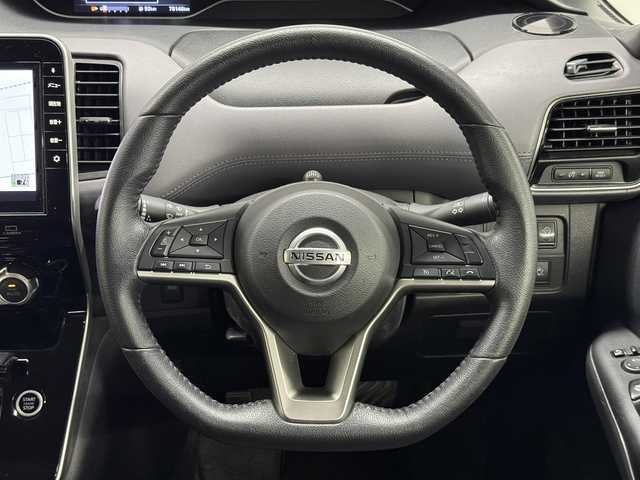 日産 セレナ ハイウェイスター V 三重県 2020(令2)年 7.9万km ダイヤモンドブラック S-HYBRID/FF/インパネCVT/純正 10インチナビ MM519D-L/（iPod/SD/FM/AM/TV/USB/Bluetooth/CD/DVD/Blu-ray/MUSIC STOCKER/ドラレコ）/純正 11インチ 後席モニター/インテリジェント アラウンドビューモニター（移動物検知機能付）/両側ハンズフリースライドドア/ドライブレコーダー 前方/ビルトイン ETC/安全装備/【OP】セーフティパックA/・インテリジェント エマージェンシーブレーキ/・インテリジェント FCW（前方衝突予測警報）/・インテリジェント DA（ふらつき警報）/・インテリジェント BSI（後側方衝突防止支援システム）＋BSW（後側方車両検知警報）/・RCTA（後退時車両検知警報）/・踏み間違い衝突防止アシスト/・標識検知機能（進入禁止、最高速度、一時停止）/・フロント&バックソナー/装備/・【OP】後席オートエアコン＆リヤヒーターダクト/・オートライト/・LEDヘッドランプ＋フロントフォグランプ/・ハイビームアシスト/・純正16inAW/・インテリキーx2/など