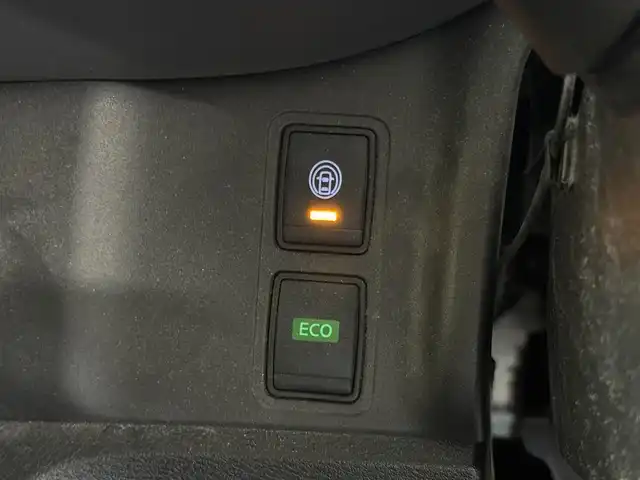 日産 セレナ ハイウェイスター V 三重県 2020(令2)年 7.9万km ダイヤモンドブラック S-HYBRID/FF/インパネCVT/純正 10インチナビ MM519D-L/（iPod/SD/FM/AM/TV/USB/Bluetooth/CD/DVD/Blu-ray/MUSIC STOCKER/ドラレコ）/純正 11インチ 後席モニター/インテリジェント アラウンドビューモニター（移動物検知機能付）/両側ハンズフリースライドドア/ドライブレコーダー 前方/ビルトイン ETC/安全装備/【OP】セーフティパックA/・インテリジェント エマージェンシーブレーキ/・インテリジェント FCW（前方衝突予測警報）/・インテリジェント DA（ふらつき警報）/・インテリジェント BSI（後側方衝突防止支援システム）＋BSW（後側方車両検知警報）/・RCTA（後退時車両検知警報）/・踏み間違い衝突防止アシスト/・標識検知機能（進入禁止、最高速度、一時停止）/・フロント&バックソナー/装備/・【OP】後席オートエアコン＆リヤヒーターダクト/・オートライト/・LEDヘッドランプ＋フロントフォグランプ/・ハイビームアシスト/・純正16inAW/・インテリキーx2/など