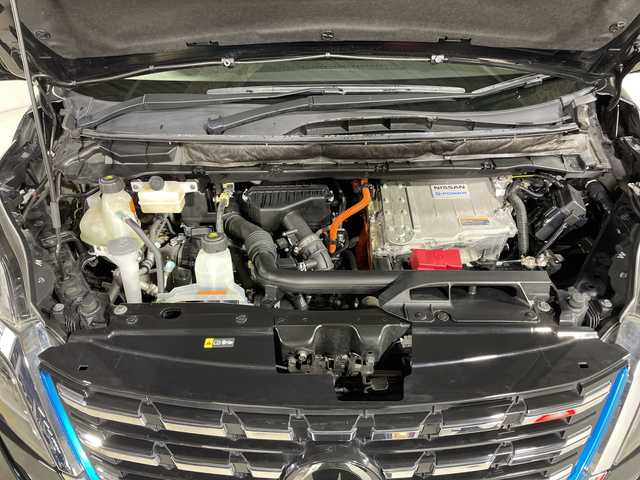 日産 セレナ e－パワー ハイウェイスター V 福岡県 2021(令3)年 3.2万km ダイヤモンドブラック 純正ナビ/全方位カメラ/フルセグTV/（AM/FM/BT）/純正フリップダウンモニター/日産コネクト/両側パワースライド/デジタルインナーミラー/BSM/ETC/コーナーセンサー/オートライト/純正AW16インチ/純正フロアマット/プッシュスタート/スマートキー/スペアキー有