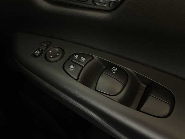 日産 セレナ e－パワー ハイウェイスター V 福岡県 2021(令3)年 3.2万km ダイヤモンドブラック 純正ナビ/全方位カメラ/フルセグTV/（AM/FM/BT）/純正フリップダウンモニター/日産コネクト/両側パワースライド/デジタルインナーミラー/BSM/ETC/コーナーセンサー/オートライト/純正AW16インチ/純正フロアマット/プッシュスタート/スマートキー/スペアキー有