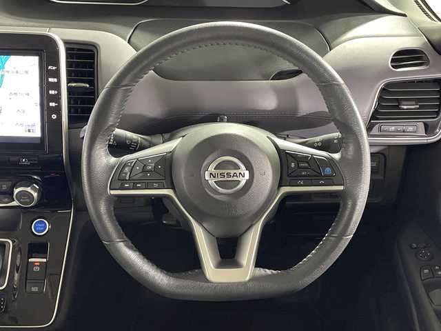 日産 セレナ e－パワー ハイウェイスター V 福岡県 2021(令3)年 3.2万km ダイヤモンドブラック 純正ナビ/全方位カメラ/フルセグTV/（AM/FM/BT）/純正フリップダウンモニター/日産コネクト/両側パワースライド/デジタルインナーミラー/BSM/ETC/コーナーセンサー/オートライト/純正AW16インチ/純正フロアマット/プッシュスタート/スマートキー/スペアキー有