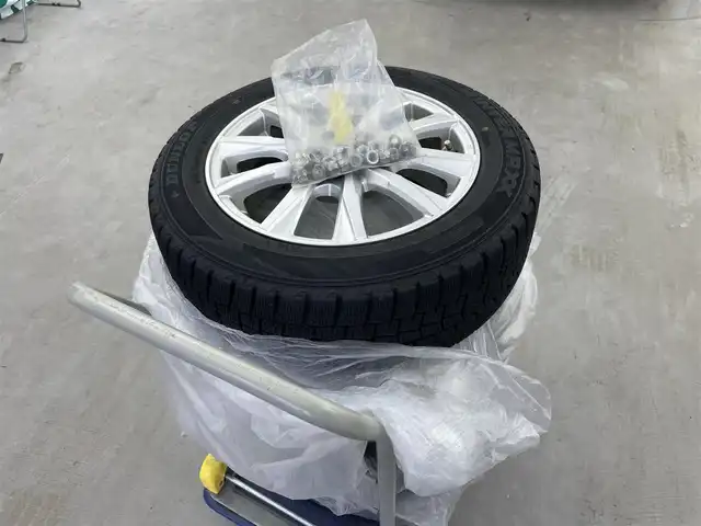 トヨタ シエンタ ハイブリッド ファンベースG クエロ 富山県 2021(令3)年 4.7万km ヴィンテージブラウンパールクリスタルシャイン/ホワイトパールクリスタルシャイン ワンオーナー/純正SDナビ【NSZT-Y68T】/（AM/FM/CD/DVD/SD/USB/BT)/フルセグTV/バックカメラ/社外AW付き冬タイヤ積込/両側パワースライドドア/衝突軽減システム/クルーズコントロール/レーンキープアシスト/コーナーセンサー前後/オートマチックハイビーム/LEDヘッドライト/パーキングサポートブレーキ/先行車お知らせ機能/リヤシートリマインダー/横滑り防止装置/盗難防止装置/ETC/ハーフレザー/社外15インチAW/3列シート/フロアマット純正/センターコンソール/フォグランプ/保証書/取扱説明書