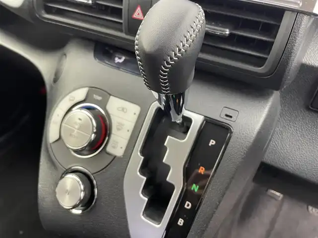 トヨタ シエンタ ハイブリッド ファンベースG クエロ 富山県 2021(令3)年 4.7万km ヴィンテージブラウンパールクリスタルシャイン/ホワイトパールクリスタルシャイン ワンオーナー/純正SDナビ【NSZT-Y68T】/（AM/FM/CD/DVD/SD/USB/BT)/フルセグTV/バックカメラ/社外AW付き冬タイヤ積込/両側パワースライドドア/衝突軽減システム/クルーズコントロール/レーンキープアシスト/コーナーセンサー前後/オートマチックハイビーム/LEDヘッドライト/パーキングサポートブレーキ/先行車お知らせ機能/リヤシートリマインダー/横滑り防止装置/盗難防止装置/ETC/ハーフレザー/社外15インチAW/3列シート/フロアマット純正/センターコンソール/フォグランプ/保証書/取扱説明書