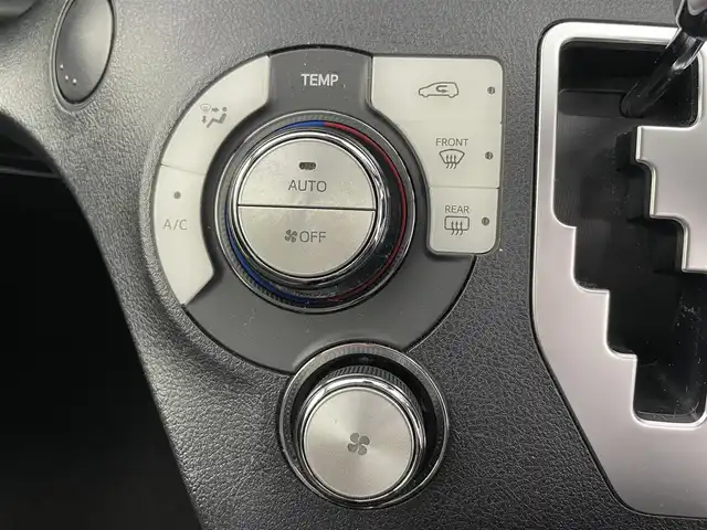 トヨタ シエンタ ハイブリッド ファンベースG クエロ 富山県 2021(令3)年 4.7万km ヴィンテージブラウンパールクリスタルシャイン/ホワイトパールクリスタルシャイン ワンオーナー/純正SDナビ【NSZT-Y68T】/（AM/FM/CD/DVD/SD/USB/BT)/フルセグTV/バックカメラ/社外AW付き冬タイヤ積込/両側パワースライドドア/衝突軽減システム/クルーズコントロール/レーンキープアシスト/コーナーセンサー前後/オートマチックハイビーム/LEDヘッドライト/パーキングサポートブレーキ/先行車お知らせ機能/リヤシートリマインダー/横滑り防止装置/盗難防止装置/ETC/ハーフレザー/社外15インチAW/3列シート/フロアマット純正/センターコンソール/フォグランプ/保証書/取扱説明書