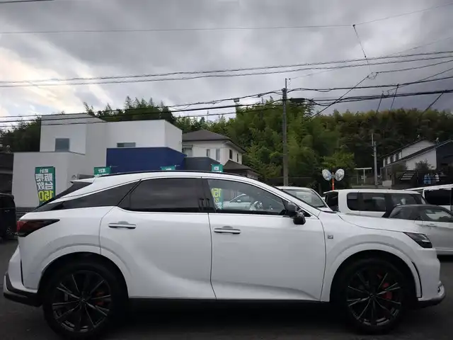 レクサス ＲＸ 350 Fスポーツ 熊本県 2024(令6)年 1万km ホワイトノーヴァガラスフレーク ワンオーナー/パノラマムーンルーフ/純正ディスプレイオーディオナビ/【フルセグTV/BT/USB/HDMI】/全方位カメラ/デジタルインナーミラー/レクサスセーフティシステム/ブラインドスポットモニター/ヘッドアップディスプレイ/ナビ連動型前後ドライブレコーダー/革シート/D/Nパワーシート/D席メモリシート/シートヒーター/エアシート/後席シートヒーター/エアシート/革巻きステアリング/ステアリングリモコン/ステアリングヒーター/パドルシフト/パワーバックドア/ビルトインETC2.0/置くだけ充電/電動パーキング/保証書/スペアキー