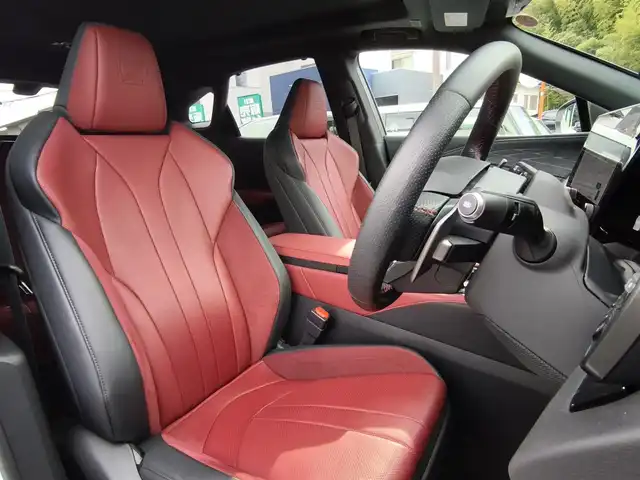 レクサス ＲＸ 350 Fスポーツ 熊本県 2024(令6)年 1万km ホワイトノーヴァガラスフレーク ワンオーナー/パノラマムーンルーフ/純正ディスプレイオーディオナビ/【フルセグTV/BT/USB/HDMI】/全方位カメラ/デジタルインナーミラー/レクサスセーフティシステム/ブラインドスポットモニター/ヘッドアップディスプレイ/ナビ連動型前後ドライブレコーダー/革シート/D/Nパワーシート/D席メモリシート/シートヒーター/エアシート/後席シートヒーター/エアシート/革巻きステアリング/ステアリングリモコン/ステアリングヒーター/パドルシフト/パワーバックドア/ビルトインETC2.0/置くだけ充電/電動パーキング/保証書/スペアキー