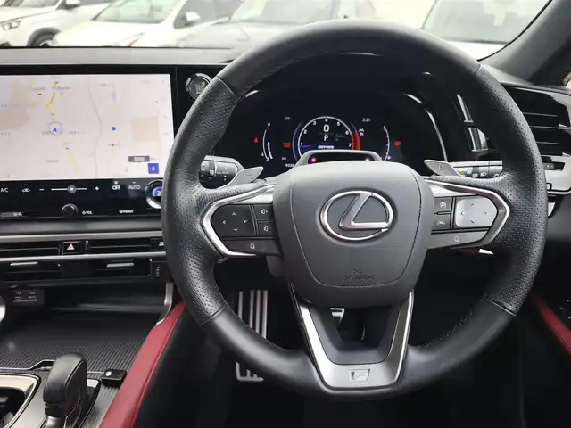 レクサス ＲＸ 350 Fスポーツ 熊本県 2024(令6)年 1万km ホワイトノーヴァガラスフレーク ワンオーナー/パノラマムーンルーフ/純正ディスプレイオーディオナビ/【フルセグTV/BT/USB/HDMI】/全方位カメラ/デジタルインナーミラー/レクサスセーフティシステム/ブラインドスポットモニター/ヘッドアップディスプレイ/ナビ連動型前後ドライブレコーダー/革シート/D/Nパワーシート/D席メモリシート/シートヒーター/エアシート/後席シートヒーター/エアシート/革巻きステアリング/ステアリングリモコン/ステアリングヒーター/パドルシフト/パワーバックドア/ビルトインETC2.0/置くだけ充電/電動パーキング/保証書/スペアキー