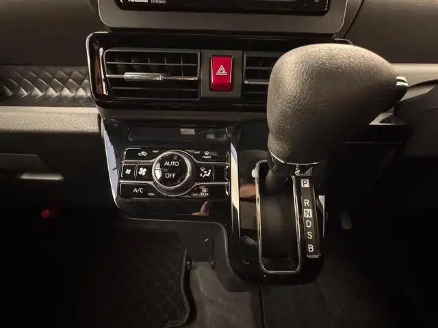 ダイハツ タント カスタム X 兵庫県 2020(令2)年 2万km ブライトシルバーメタリック 社外SDナビ（CD/DVD・BT・フルセグ）/両側パワースライドドア/純正AW14インチ/社外フロアマット/社外ドラレコ（前方）/ハーフレザーシート/ドアバイザー/アイドリングストップ/コーナーセンサー前後/LEDヘッドランプ