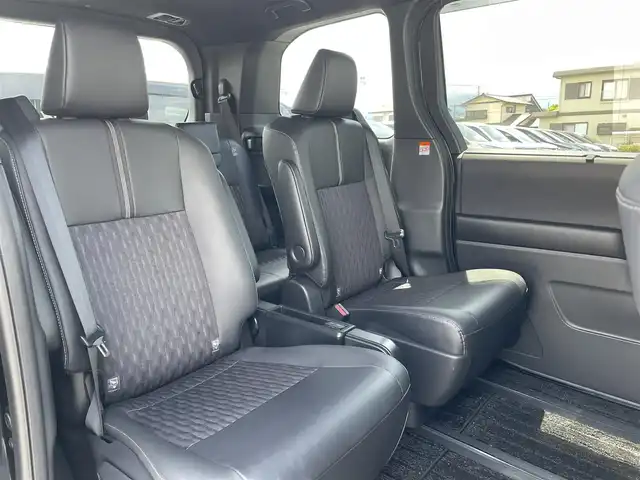 トヨタ ノア S－Z 神奈川県 2023(令5)年 1万km アティチュードブラックマイカ 純正ＳＤナビ　/ドラレコ前後　/ＥＴＣ２．０　/ＡＢＳ　/レーダークルーズコントロール　/ドアバイザー　/レーンキープアシスト/シートヒーター　/エアロパーツ　/ＡｐｐｌｅＣａｒＰｌａｙ　/コーナーセンサー/LEDヘッドライト/ABS/横滑り防止装置/オートライト/オートマチックハイビーム/カーテンエアバッグ
