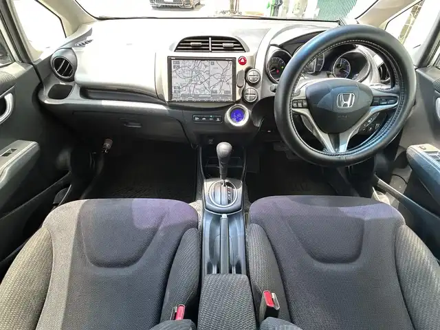 ホンダ フィット ハイブリット スマート セレクション 福岡県 2012(平24)年 6.2万km アラバスターシルバーメタリック 純正ディーラーナビ/　（TV、DVD、CD、）/ビルトインETC/クルーズコントロール/クリアランスソナー/横滑り防止装置/ステアリングボタン/フロントデザイアースイッチ/スマートキー/純正マット/ドアバイザー/保証書/取扱説明書