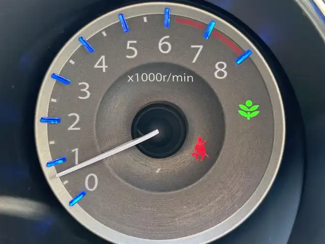 ホンダ フィット ハイブリット スマート セレクション 福岡県 2012(平24)年 6.2万km アラバスターシルバーメタリック 純正ディーラーナビ/　（TV、DVD、CD、）/ビルトインETC/クルーズコントロール/クリアランスソナー/横滑り防止装置/ステアリングボタン/フロントデザイアースイッチ/スマートキー/純正マット/ドアバイザー/保証書/取扱説明書