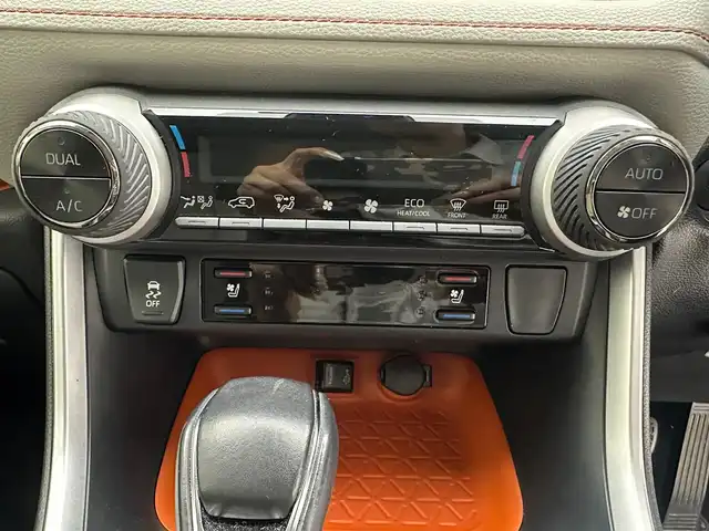 トヨタ ＲＡＶ４ アドベンチャー 兵庫県 2020(令2)年 3.6万km アッシュグレーメタリック/アーバンカーキ 純正SDナビ(CD/DVD/SD/Bt/フルセグ)/・NSZT-Y68T/バックカメラ/HDMI/トヨタセーフティセンス/ACC/LDA/PCS/オートハイビーム/レザーシート/パワーシート/シートヒーター/ベンチレーション/ステアリングヒーター/ビルトインETC/コーナーセンサー/LEDヘッドライト/フォグライト /純正19インチAW